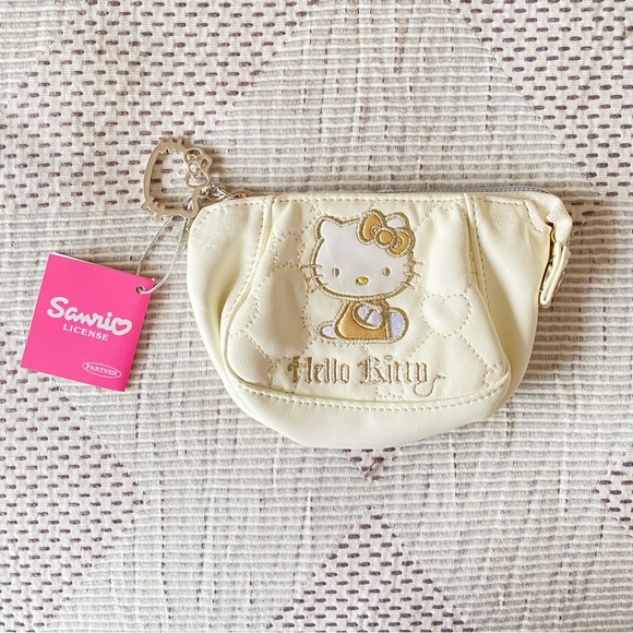 FREE w/ purchase - Sanrio Hello Kitty pouch 👝 - Picture 1 of 2